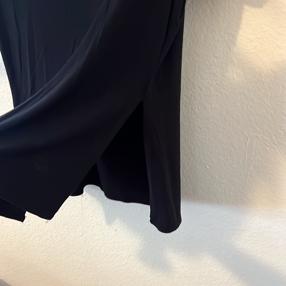 🖤 Glyder • Cozy Black Short Sleeve Tunic w/ Side Slits - Picture 2 of 6